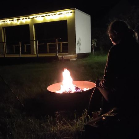 Ranch 66 - Moderni Tiny House Black Swallow Ve Stylu Route 66 Se Saunou A Bazenem Tršice Kültér fotó