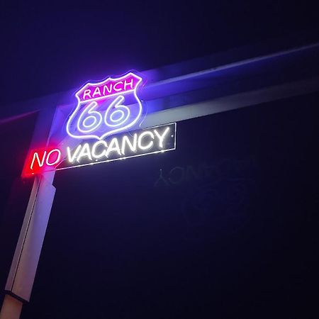 Ranch 66 - Moderni Tiny House Black Swallow Ve Stylu Route 66 Se Saunou A Bazenem Tršice Kültér fotó