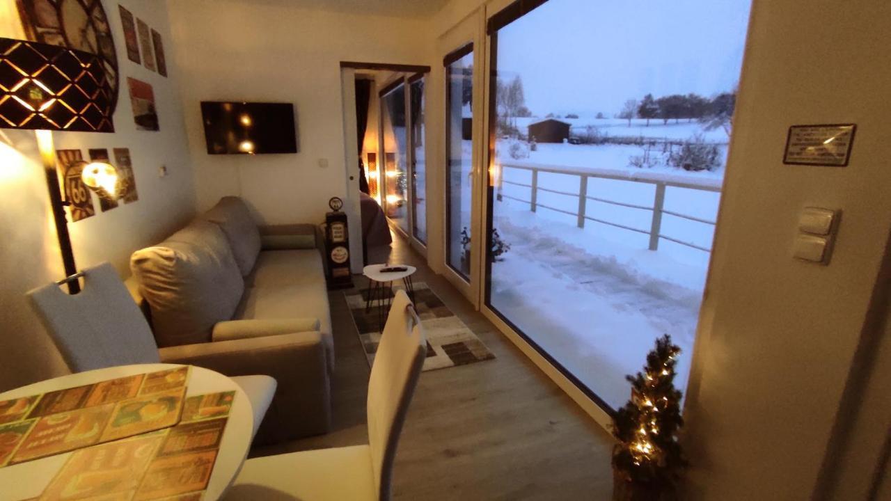 Ranch 66 - Moderni Tiny House Black Swallow Ve Stylu Route 66 Se Saunou A Bazenem Tršice Kültér fotó