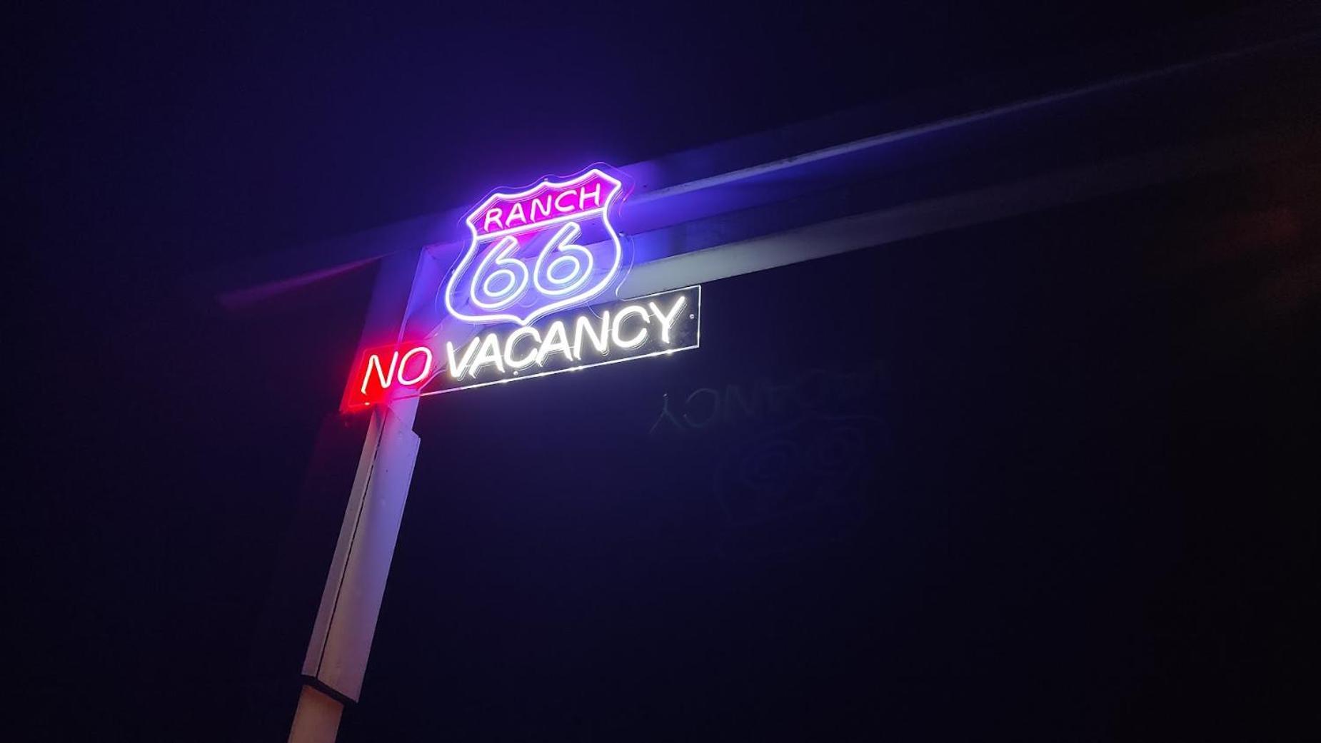 Ranch 66 - Moderni Tiny House Black Swallow Ve Stylu Route 66 Se Saunou A Bazenem Tršice Kültér fotó